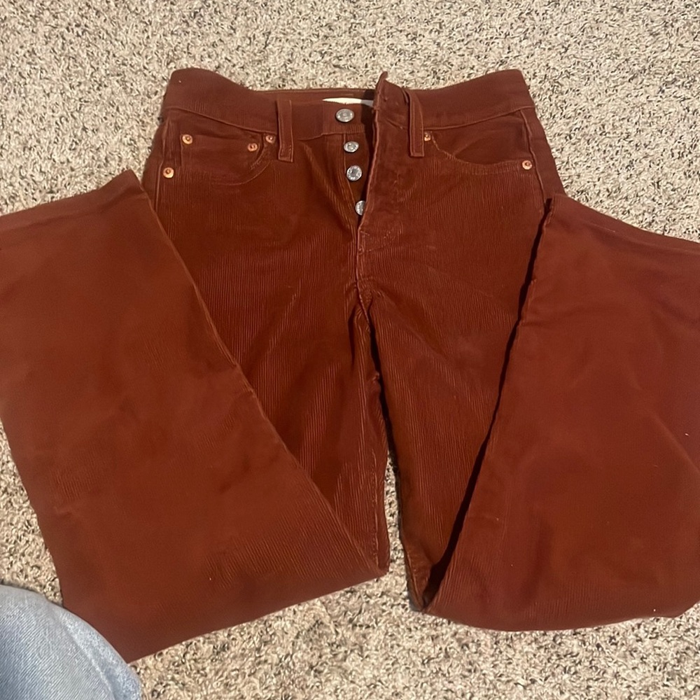 Burgundy levi wedgie fit pants